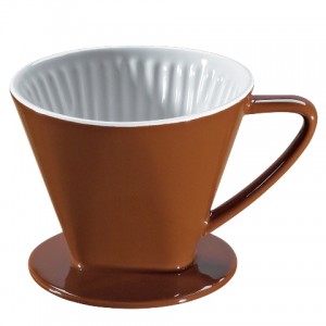 Der neue Keramikfilter in Kaffeebraun von cilio gibt dem Aufbrühen von Hand den letzten Pfiff. (Bild: cilio)
